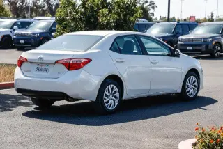 Toyota Corolla 2017 LE sedán de 4 puertas
