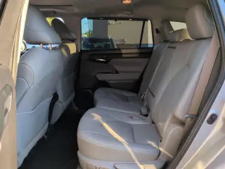Toyota Highlander 2021 XLE SUV 4 puertas