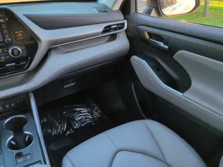 Toyota Highlander 2021 XLE SUV 4 puertas