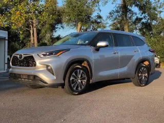 Toyota Highlander 2021 XLE SUV 4 puertas