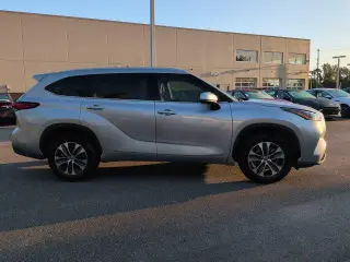 Toyota Highlander 2021 XLE SUV 4 puertas