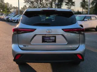 Toyota Highlander 2021 XLE SUV 4 puertas
