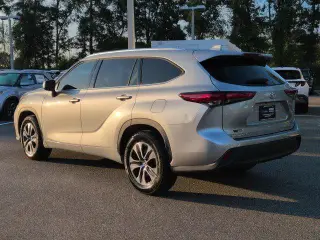 Toyota Highlander 2021 XLE SUV 4 puertas