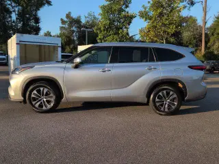 Toyota Highlander 2021 XLE SUV 4 puertas
