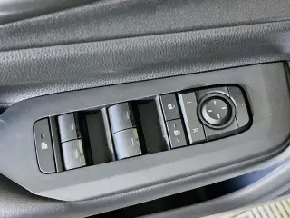 Toyota Prius Plug-in Hybrid 2026 SE 4dr Hatchback