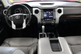 Toyota Tundra 2017 4x4 Limited 4dr CrewMax Cab Pickup SB (5.7L V8)