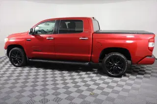 Toyota Tundra 2017 4x4 Limited 4dr CrewMax Cab Pickup SB (5.7L V8)