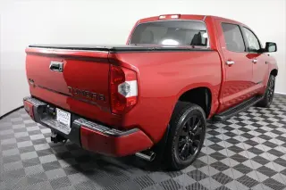 Toyota Tundra 2017 4x4 Limited 4dr CrewMax Cab Pickup SB (5.7L V8)