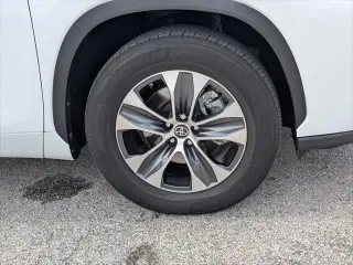 Toyota Highlander 2023 XLE 4p SUV