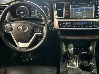 Toyota Highlander 2018 AWD XLE 4dr SUV