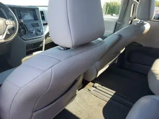 Toyota Sienna 2015 XLE 7-Pasajero Asiento de Acceso Automático 4p Mini-Van