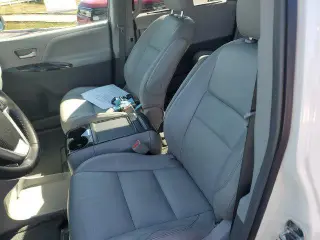 Toyota Sienna 2015 XLE 7-Pasajero Asiento de Acceso Automático 4p Mini-Van