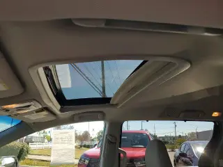 Toyota Sienna 2015 XLE 7-Pasajero Asiento de Acceso Automático 4p Mini-Van