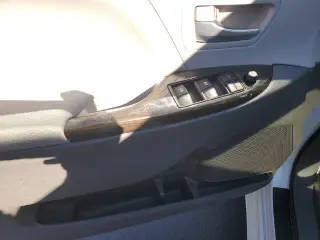 Toyota Sienna 2015 XLE 7-Pasajero Asiento de Acceso Automático 4p Mini-Van