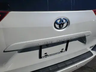 Toyota Sienna 2015 XLE 7-Pasajero Asiento de Acceso Automático 4p Mini-Van