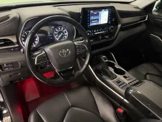 Toyota Highlander 2021 AWD XLE 4dr SUV