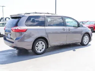 Toyota Sienna 2017 XLE 7-Pasajeros Asiento de Acceso Automático 4p Mini-Van