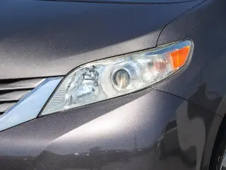Toyota Sienna 2017 XLE 7-Pasajeros Asiento de Acceso Automático 4p Mini-Van
