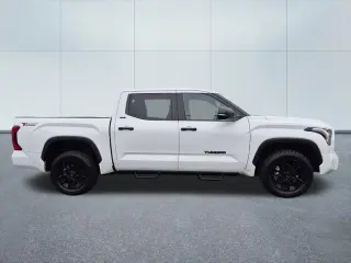 Toyota Tundra 2023 4x4 SR5 4dr CrewMax Cab Pickup SB