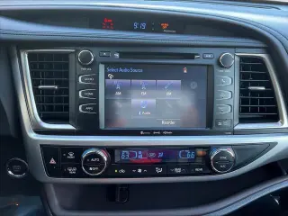 Toyota Highlander 2019 SE 4dr SUV