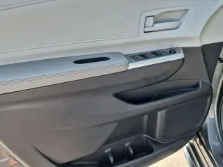 Toyota Sienna 2025 LE 8-Pasajeros 4p Mini-Van