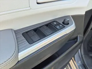 Toyota Sienna 2025 LE 8-Pasajeros 4p Mini-Van