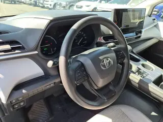 Toyota Sienna 2025 LE 8-Pasajeros 4p Mini-Van
