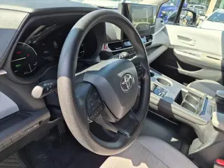 Toyota Sienna 2025 LE 8-Pasajeros 4p Mini-Van