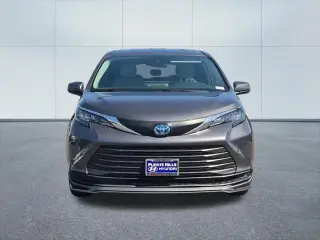 Toyota Sienna 2025 LE 8-Pasajeros 4p Mini-Van
