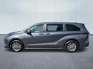Toyota Sienna 2025 LE 8-Pasajeros 4p Mini-Van