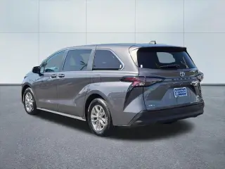 Toyota Sienna 2025 LE 8-Pasajeros 4p Mini-Van