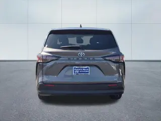 Toyota Sienna 2025 LE 8-Pasajeros 4p Mini-Van