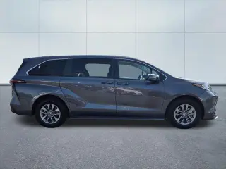 Toyota Sienna 2025 LE 8-Pasajeros 4p Mini-Van