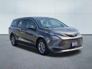 Toyota Sienna 2025 LE 8-Pasajeros 4p Mini-Van