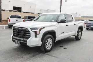 Toyota Tundra 2025 4x4 SR5 4dr CrewMax Cab Pickup SB