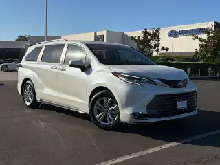 Toyota Sienna 2021 AWD Platino 7-Pasajeros 4p Mini-Furgoneta