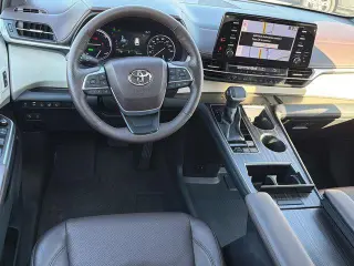 Toyota Sienna 2021 AWD Platino 7-Pasajeros 4p Mini-Furgoneta