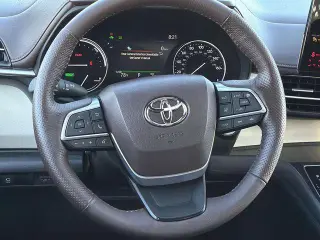 Toyota Sienna 2021 AWD Platino 7-Pasajeros 4p Mini-Furgoneta