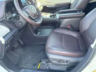Toyota Sienna 2021 AWD Platino 7-Pasajeros 4p Mini-Furgoneta