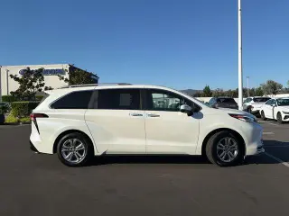 Toyota Sienna 2021 AWD Platino 7-Pasajeros 4p Mini-Furgoneta