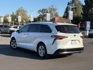Toyota Sienna 2021 AWD Platino 7-Pasajeros 4p Mini-Furgoneta