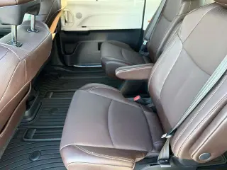 Toyota Sienna 2021 AWD Platino 7-Pasajeros 4p Mini-Furgoneta