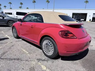 Volkswagen Beetle Cabrio 2013 2.5L PZEV Cabrio de 2 puertas 6A