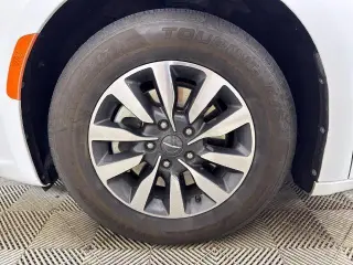 Chrysler Pacifica Plug-In Hybrid 2023 Limited 4dr Mini-Van