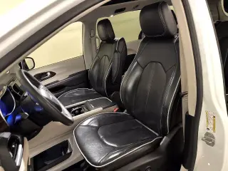 Chrysler Pacifica Plug-In Hybrid 2023 Limited 4dr Mini-Van