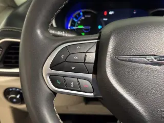 Chrysler Pacifica Plug-In Hybrid 2023 Limited 4dr Mini-Van
