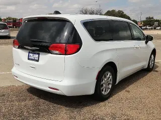 Chrysler Voyager 2023 LX 4dr Mini-Van