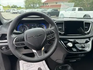 Chrysler Pacifica 2025 Select 4dr Mini-Van