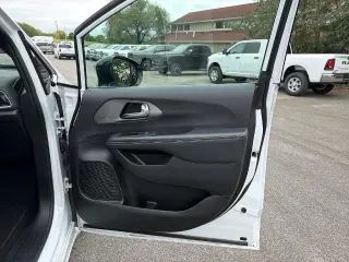 Chrysler Pacifica 2025 Select 4dr Mini-Van