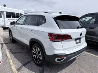 Volkswagen Taos 2024 SE SUV de 4 puertas